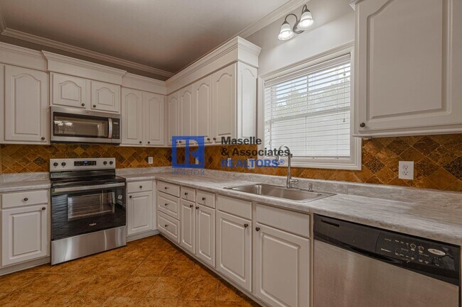 Building Photo - 3 Bed/2 Bath Home in Reservoir East of Brandon