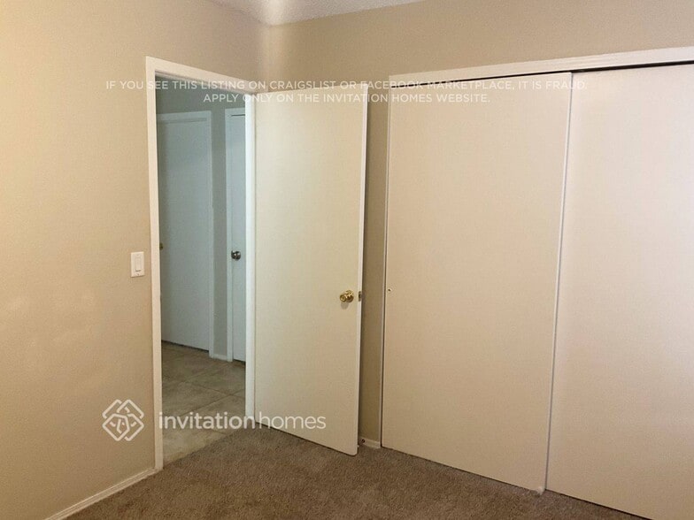 Building Photo - 921 S Val Vista Dr