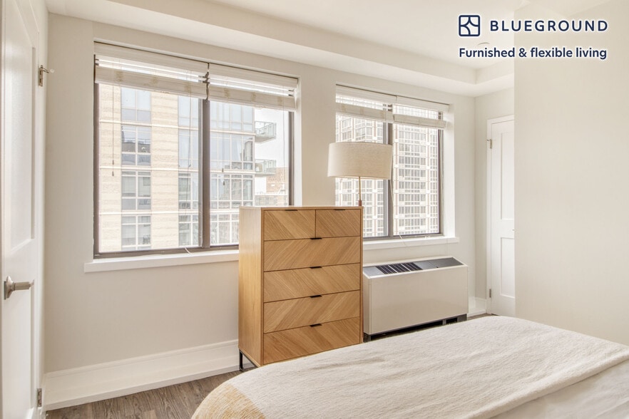 Building Photo - 354 E 91st St