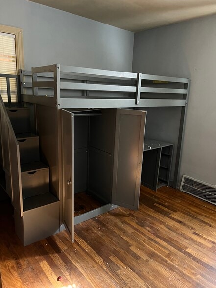 Building Photo - 20220 Biltmore St