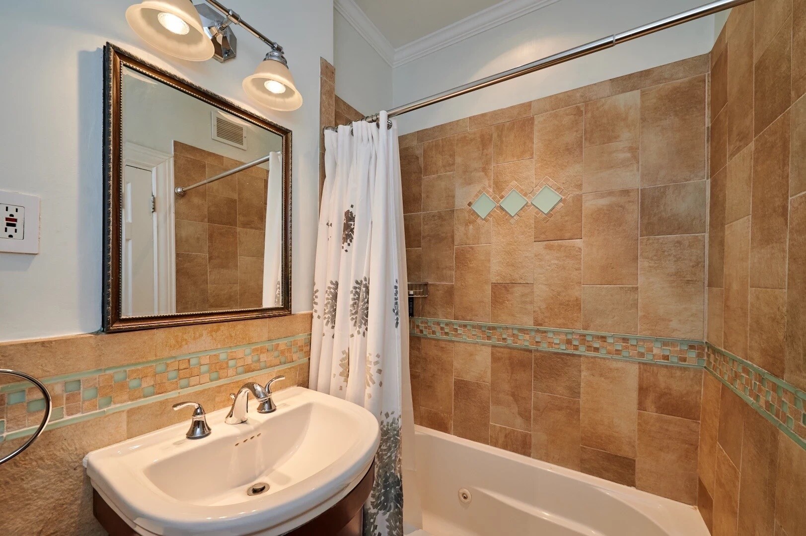 Building Photo - 354 Beacon St