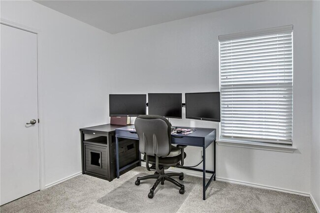 Building Photo - 2322 Kuykendall Dr