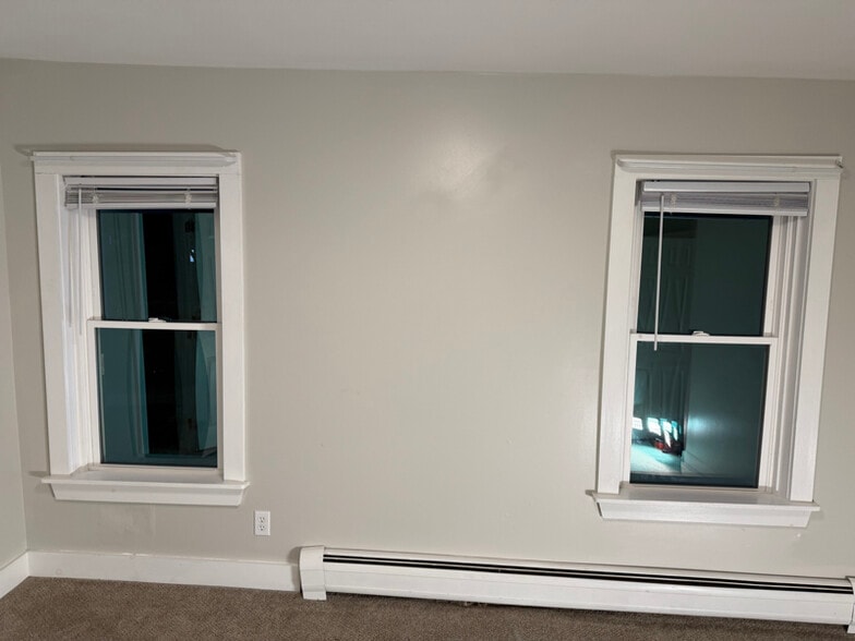 Building Photo - 100 Main St