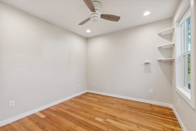 Building Photo - Charming 2 bedroom, 1 bath house