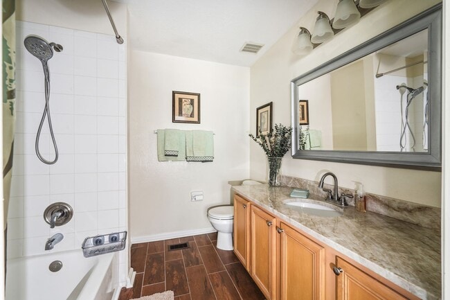 Building Photo - Beautifully Updated 2/2.5 Townhouse in the Heart of Lake Mary