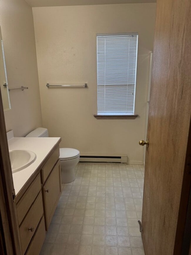 Building Photo - 2 Bdrm 1 bath