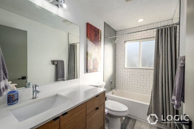 Building Photo - Stunning Home in Cottonwood Heights!!