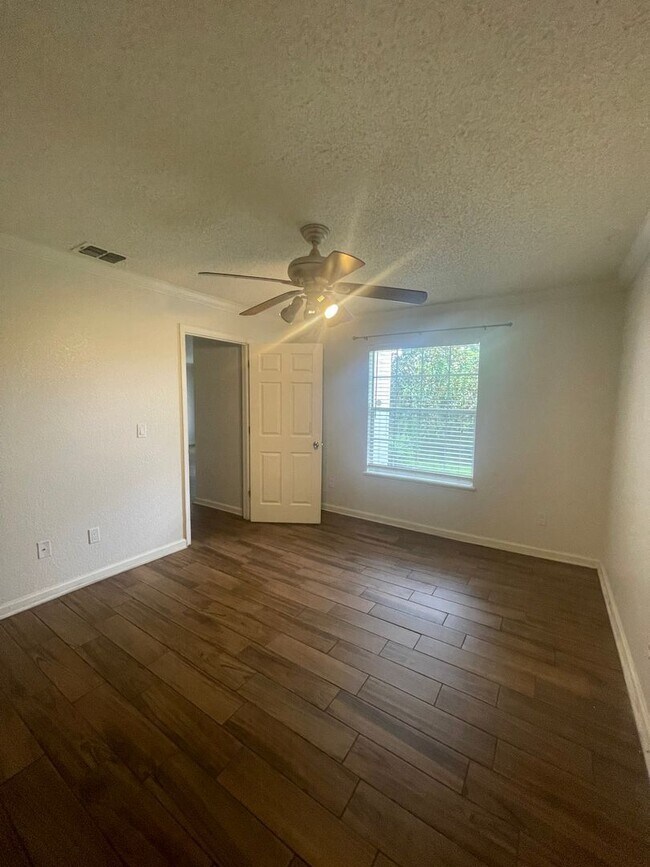 Building Photo - 2550 N Alafaya Trail