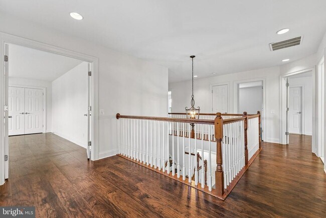 Building Photo - 43527 Loudoun Barn Way