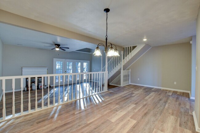 Building Photo - 740 S Lake Cir