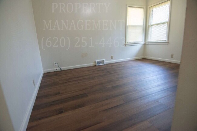 Building Photo - 2-Bedroom Duplex
