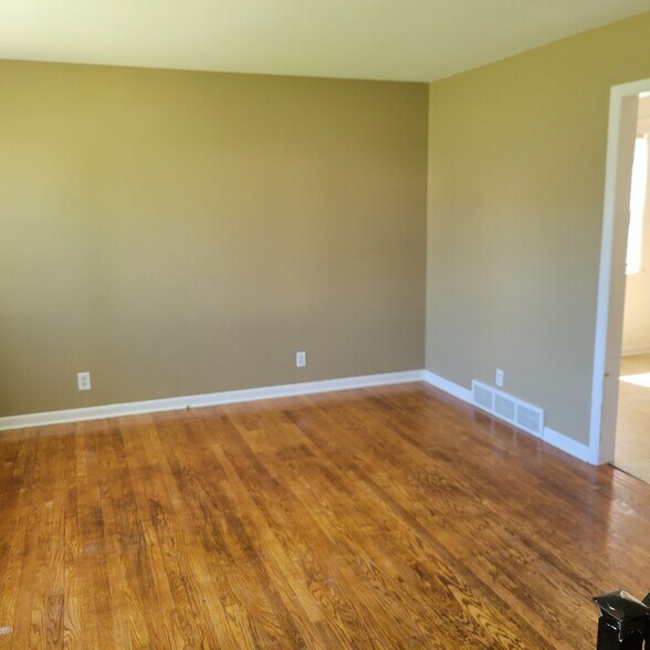 Building Photo - 19 Quarry Dr