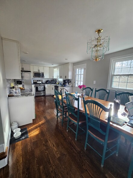 Building Photo - 8 Lee St