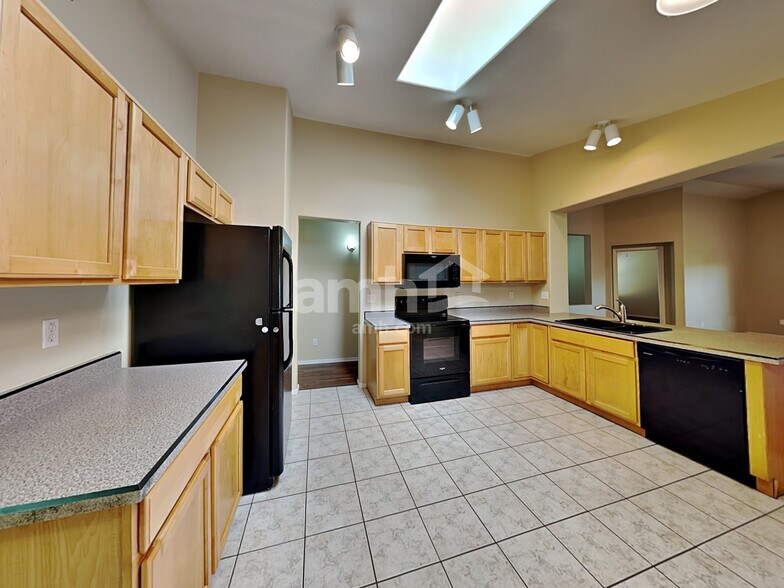 Building Photo - 8649 E Nido Ave