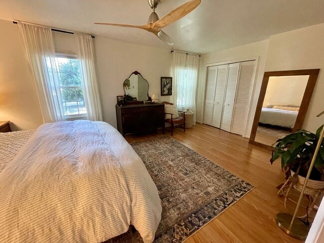 Building Photo - 3BD/2.5BA End Unit Townhouse in Hilltop Area!!