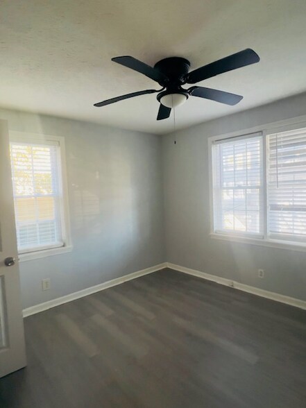 Building Photo - 407 15th Ave S