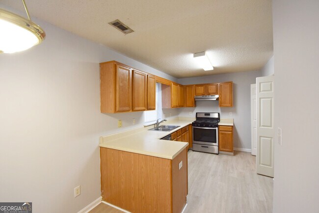 Building Photo - 147 S Fairfield Dr