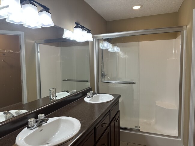 Building Photo - 59 Forest St NE