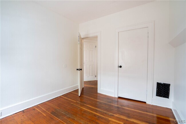 Building Photo - 30 W Monroe St