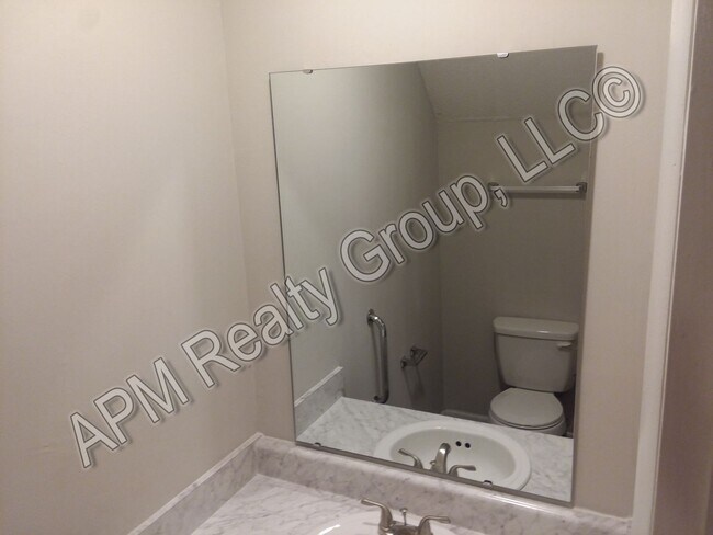 Building Photo - Cherry Hall Townhomes