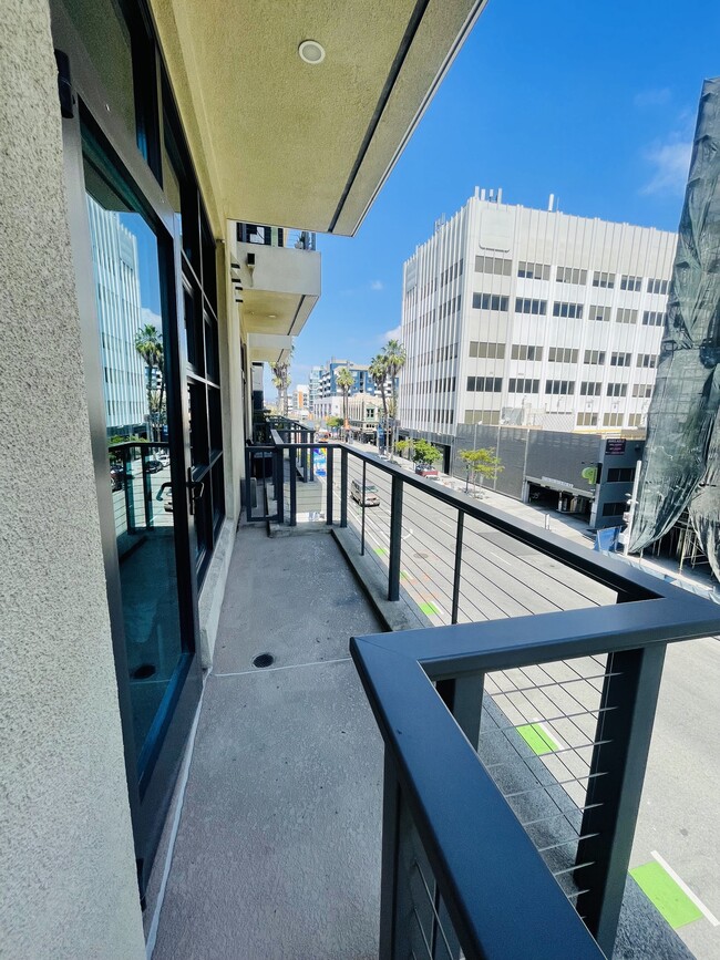 Private Balcony - 133 The Promenade N