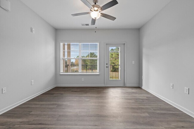 Building Photo - The Groves at 421 *Move In Special*