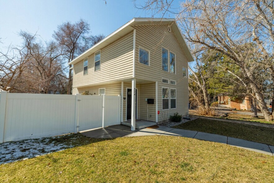 Building Photo - 924 Lowell Ave S