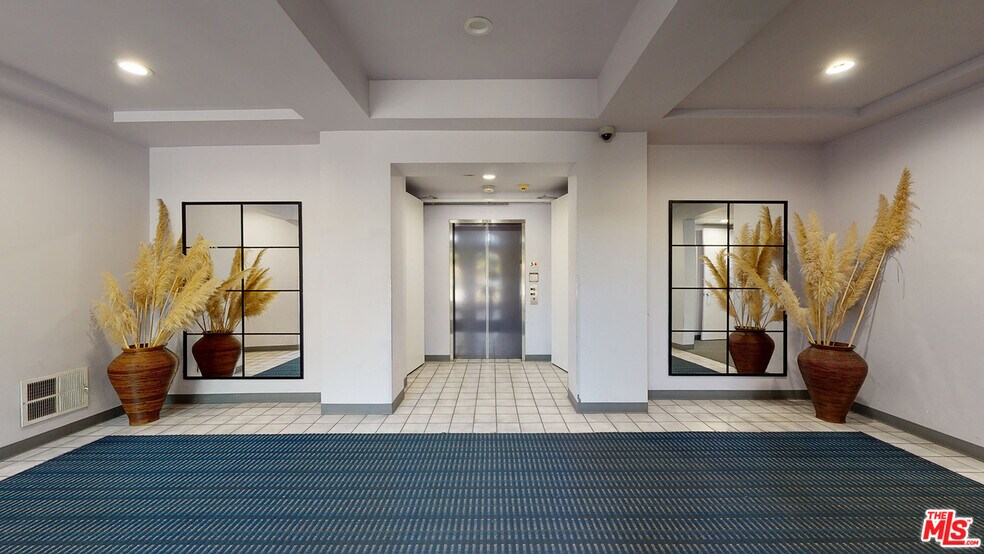 Building Photo - 5151 Balboa Blvd