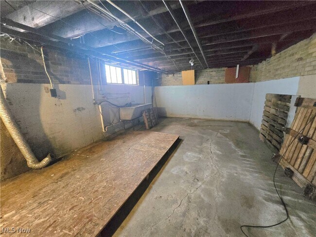 Building Photo - 1617 Maple Ave