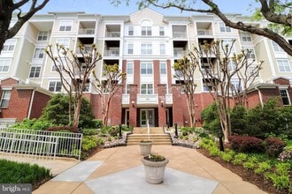 Building Photo - 1641 International Dr