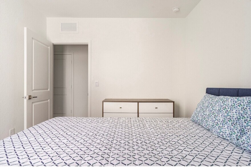 Building Photo - 511 NW 17th St