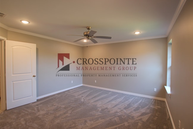 Building Photo - Beautiful 3 Bedroom 2 Bathroom Townhouse in South Tyler! 1/2 OFF FIRST FULL MONTHS RENT!