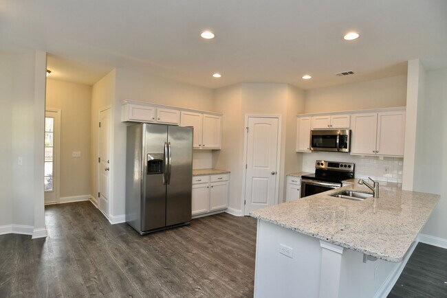 Building Photo - 3 Bedroom 2 1/2 Bath Townhome In Richmond Hill