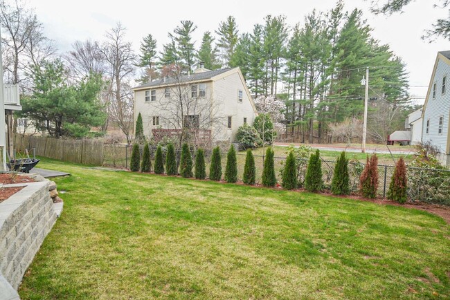 Building Photo - 5 Lowther Pl