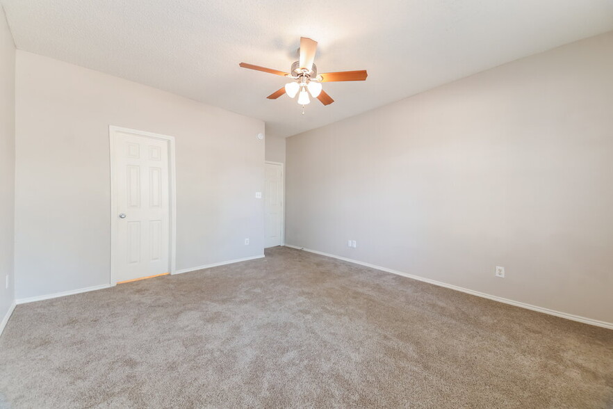 Building Photo - 2325 Wildwood Ln