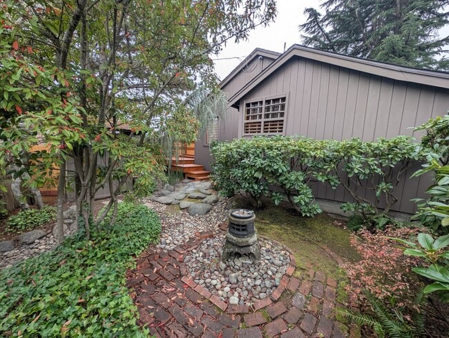 Primary Photo - Rent Your Own Oasis! Available Now!