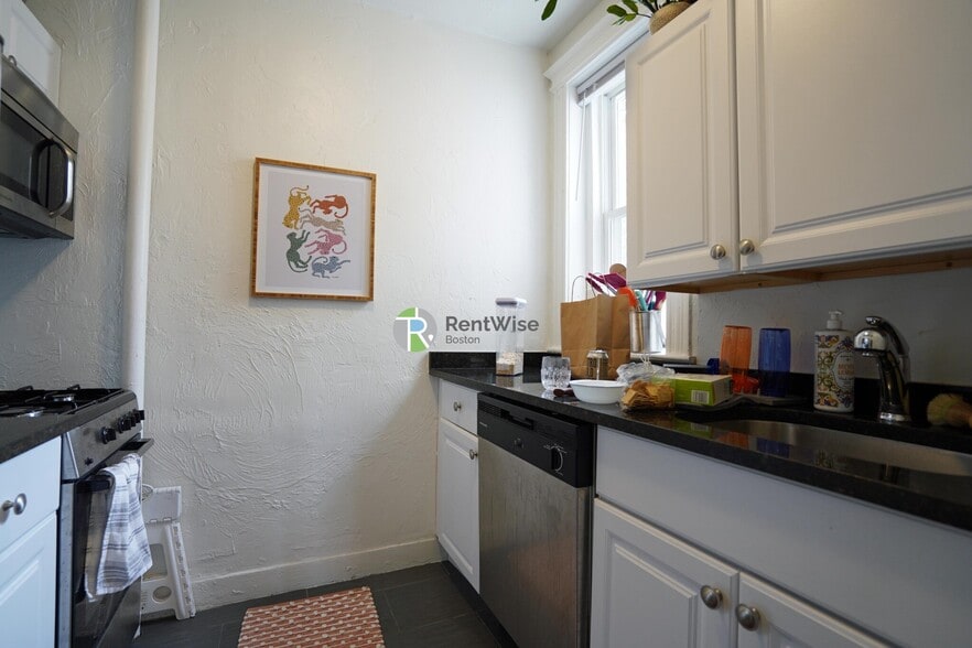 Building Photo - 78 Brainerd Rd