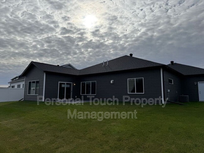 Building Photo - 7352 Eagle Point Dr S