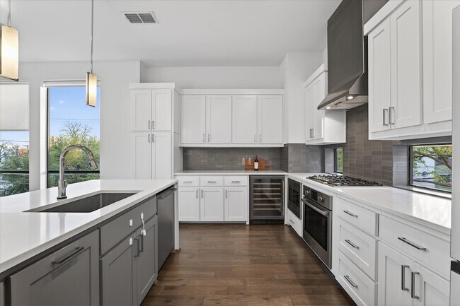 Building Photo - 4905 Camdale Ct