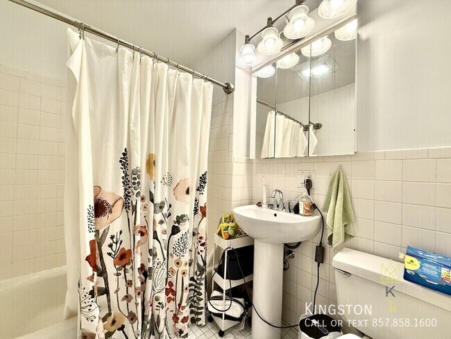 Building Photo - 676 Washington St