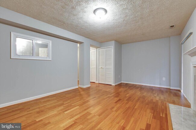 Building Photo - 3318 Hibiscus Ct