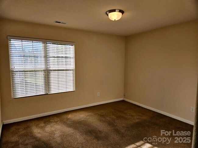 Building Photo - 8119 Paw Club Dr