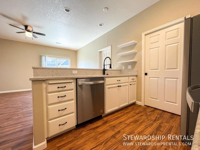 Building Photo - 618 Camden Ln