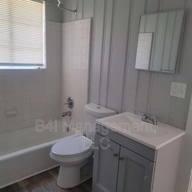 Building Photo - 303 Butler St