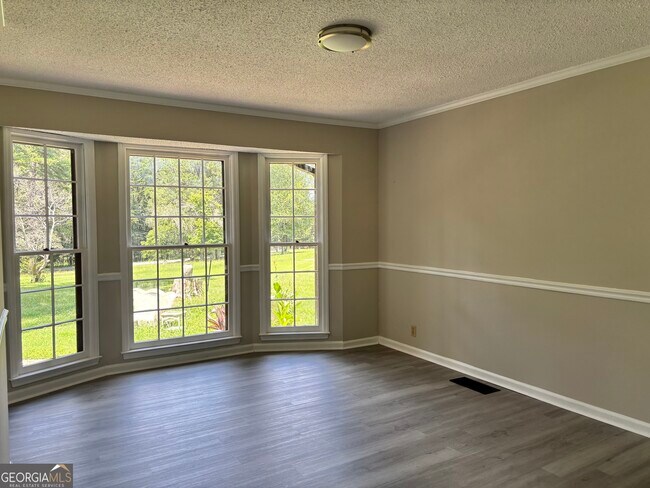 Building Photo - 559 Stringer Rd