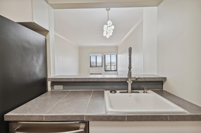 Building Photo - 205 10th St