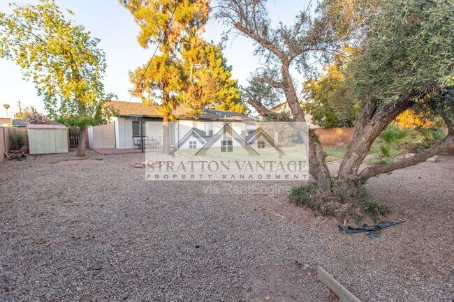 Building Photo - 111 E Manhatton Dr