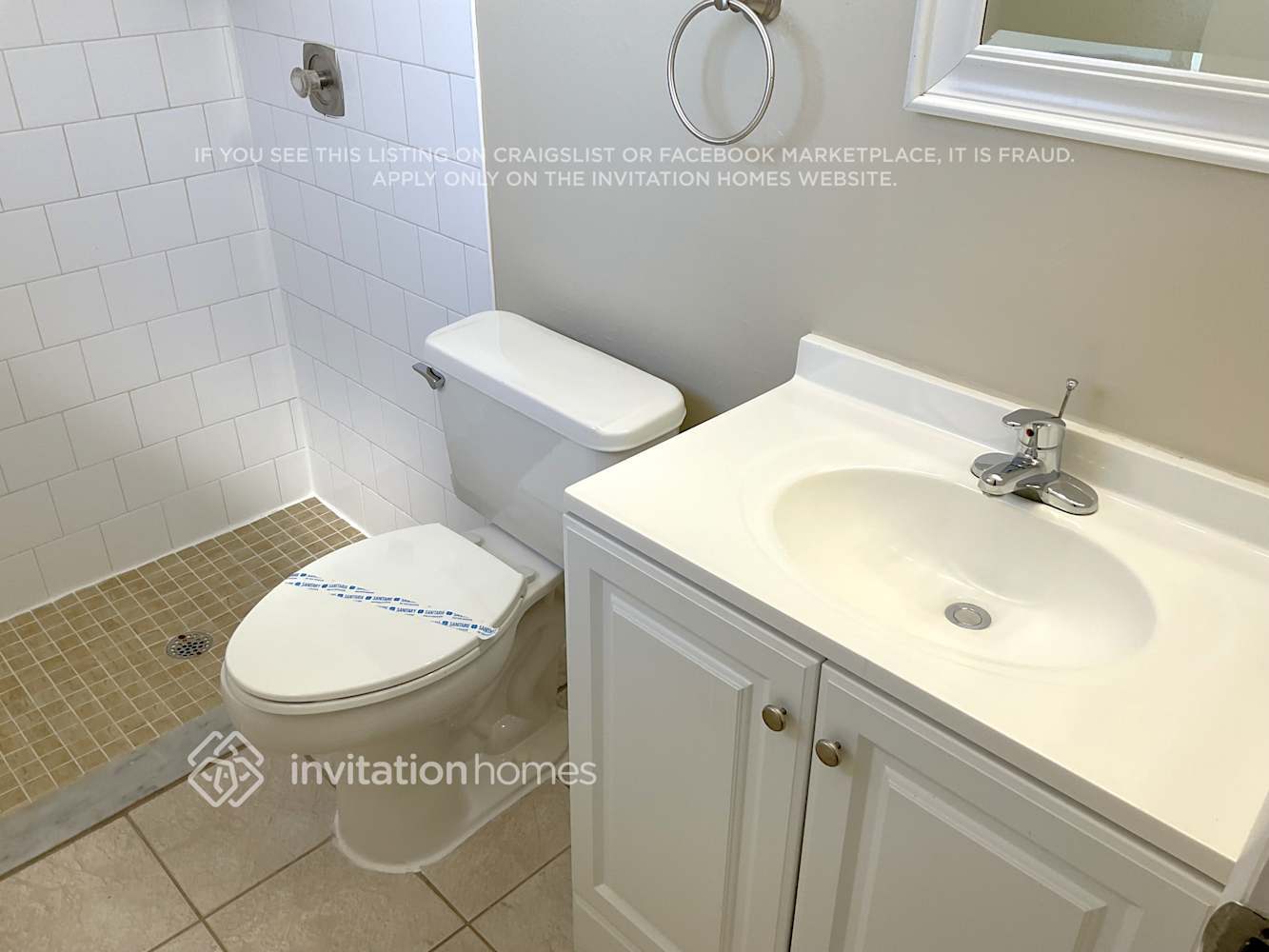 Building Photo - 806 Tappen Ct NE