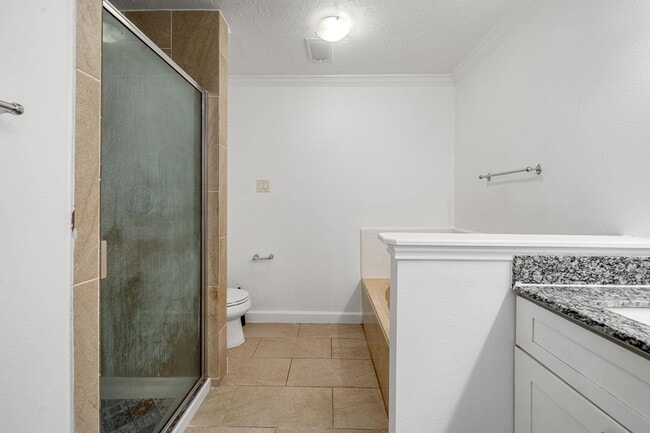 Building Photo - 2031 Summerfield Pl