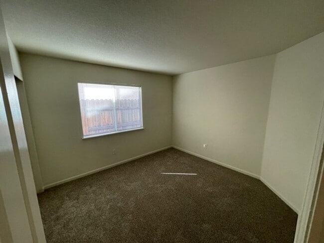 Building Photo - Rocklin four bedroom